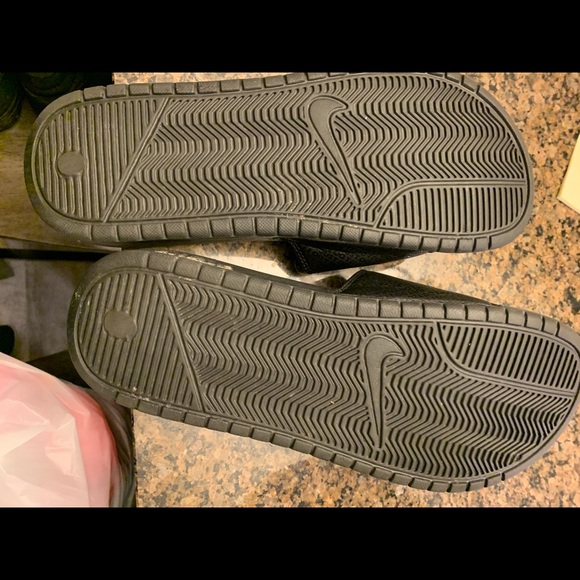 Nike Slides - Picture 2 of 4